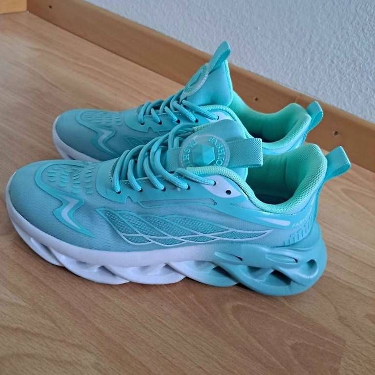 Damenschuhe: Sneaker gr. 37 neu – Neu (gemäss Beschreibung) aus Pfäffikon SZ von Milu88