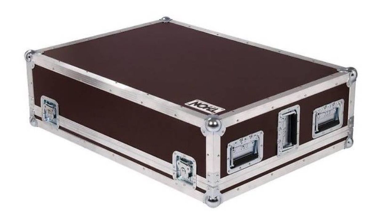 Behringer Console di mixaggio: Behringer WING Full Size innk Thomann Rack/Ca – Usato da Wettingen venduto da mitch069 1