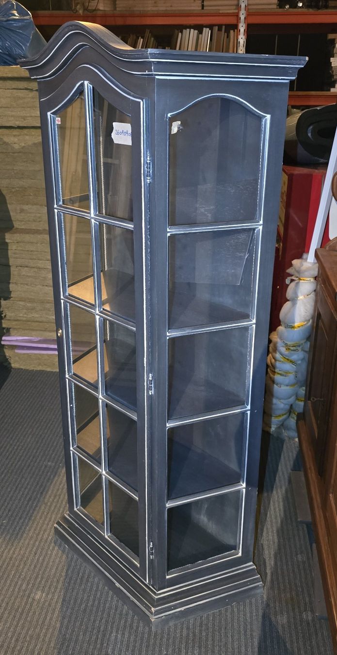 Vitrinen: Selva Vitrine Tanne massiv – Gebraucht aus Rorschacherberg von snOOpydOg11 2