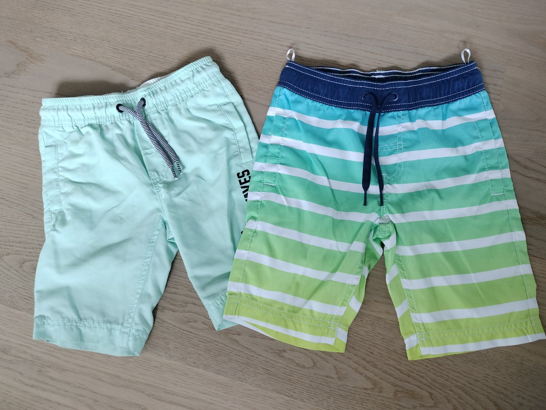 Pantaloni: 2x Shorts Grösse 104 – Usato da Neftenbach venduto da TheKringel