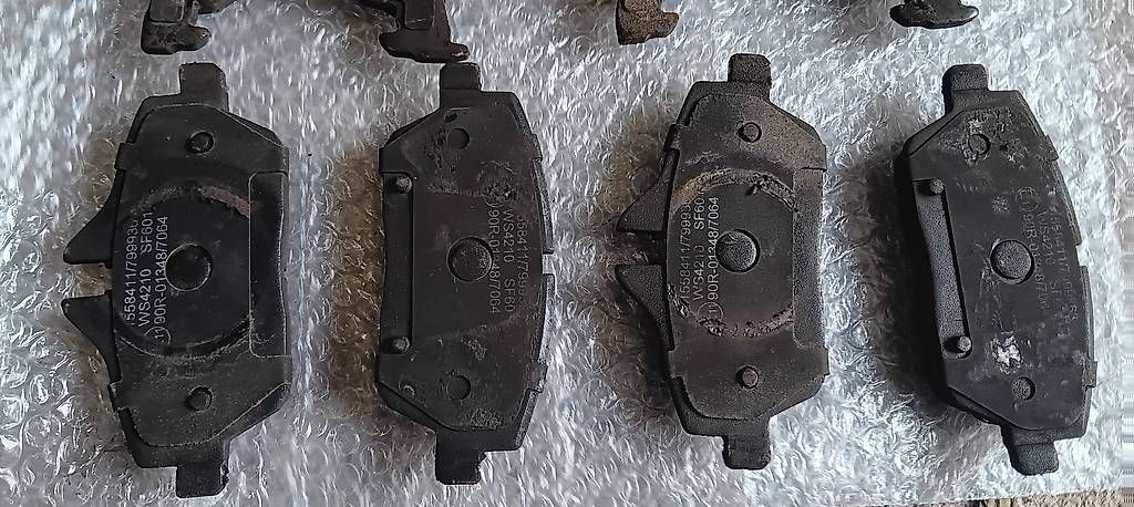 BMW Tutti pezzi di ricambio auto: 1er bmw Bremsbeläge vo+hi – Usato da Buttisholz venduto da gaz_n2xy 2