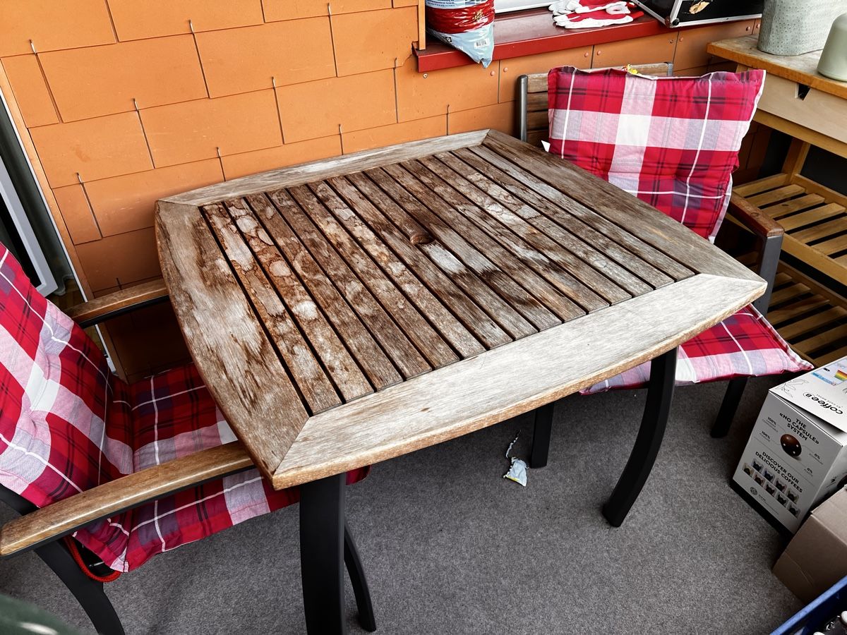 Tischset: Tisch mit zwei Stühle – Gebraucht aus Urdorf von Jaz_5dln