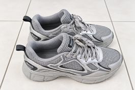 Bench Sneaker Gr. 40 – Grau – Top Zustand