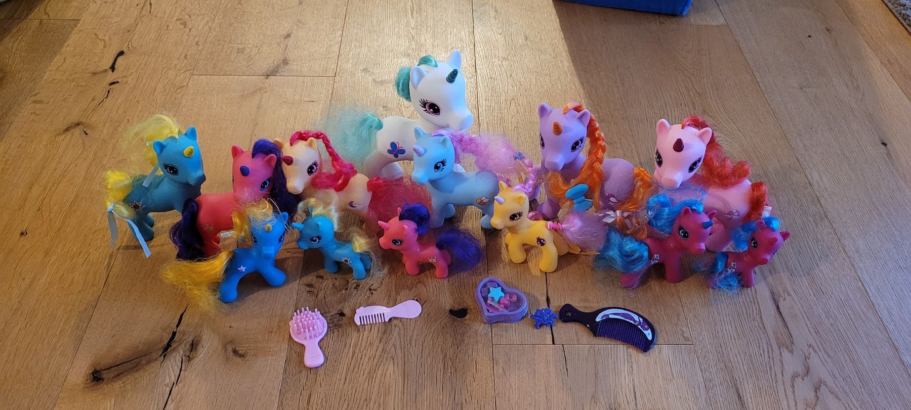 Giocattoli: My Little Pony Sammlung, mit Accessoires – Usato da Hellbühl venduto da the-brain 4