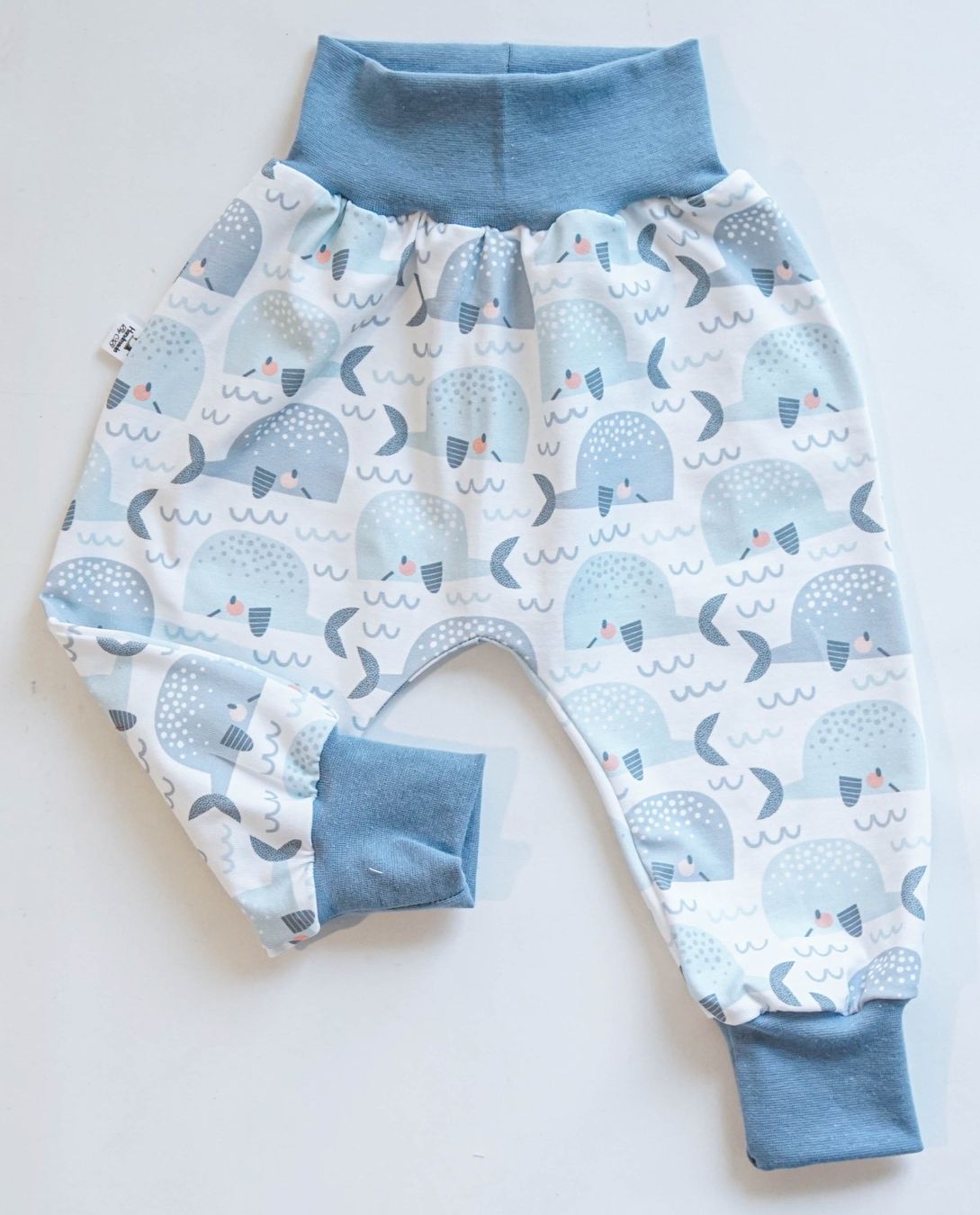 Pantaloni: Pumphose mit Wale/Blauwal - Gr.68/74 NEU – Nuovo e nell'imballaggio originale da Zürich venduto da sambaum