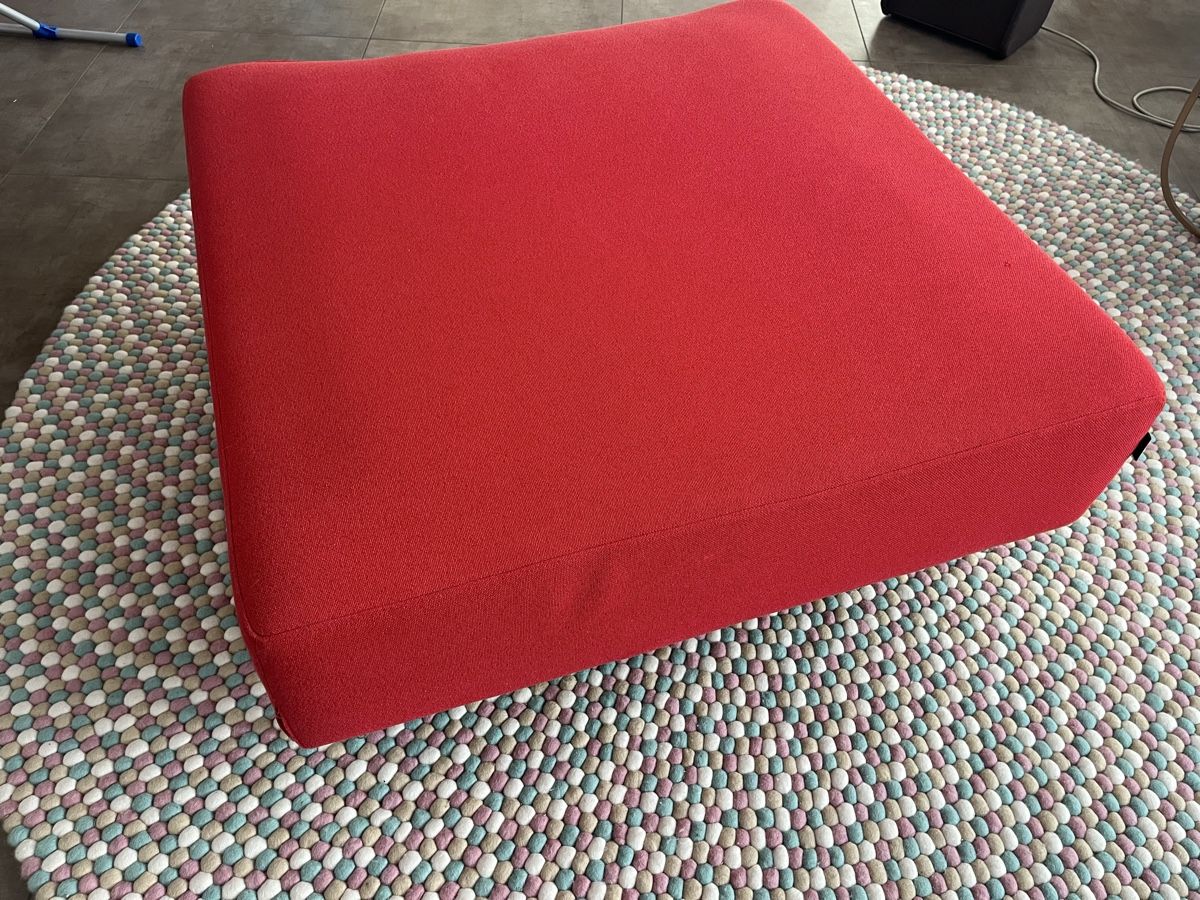 Softline Tabourets: Fuss Hocker Rot Softline guter Zustand – D'occasion à Pfäffikon ZH par Sibl23