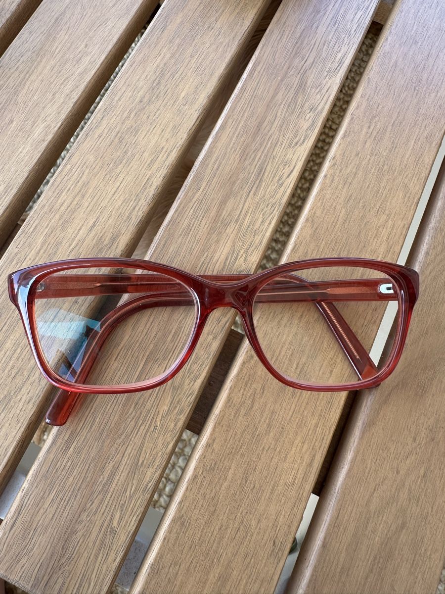 Lunettes & Verres: Monture de Lunettes rouge  – D'occasion à Dully par Gaby_bkz2