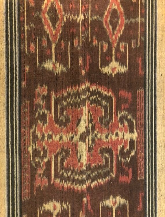 Ikat indonésien, tissé à la main sur un métier à tisser à Sumba - France