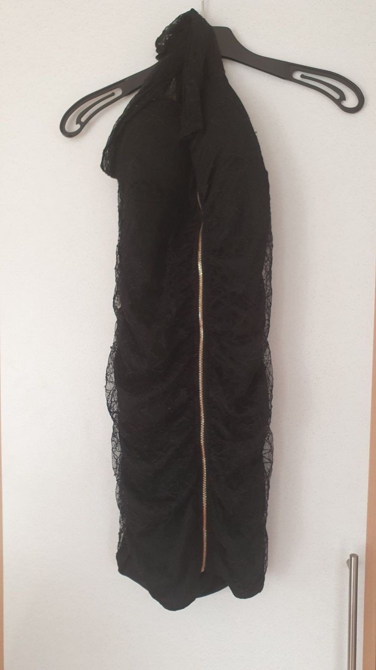 Robes: Robe noire dos nu taille M fermeture éclair dorée – Neuf (Voir description) à Versoix par aline_b 3
