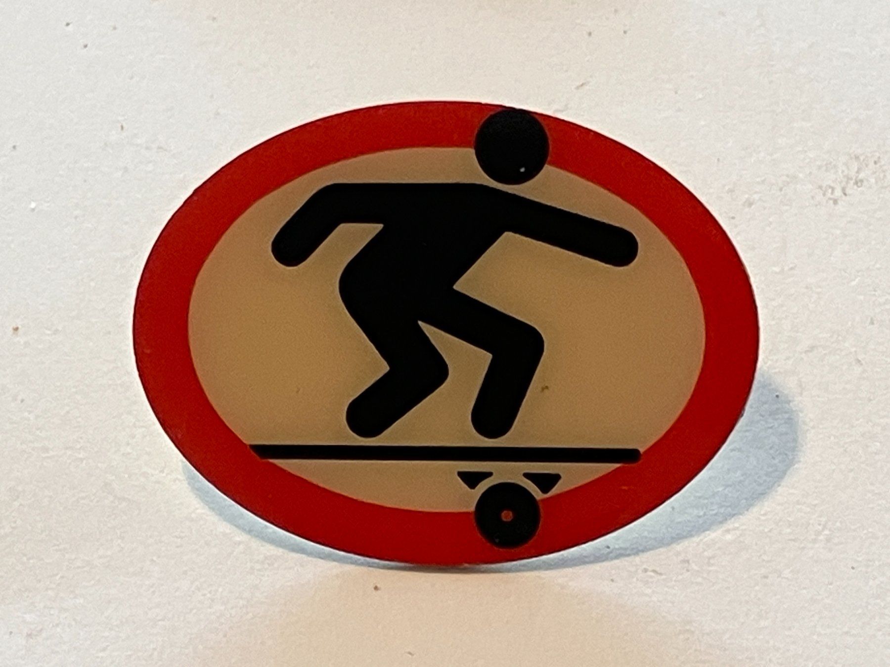 Placchette & Badge: 1 Pin Skateboard – Usato da Basel venduto da djwwpp