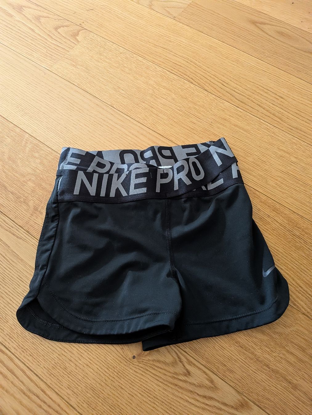 Nike Hosen: Shorts Nike Pro schwarz Grösse S  – Gebraucht aus Winterthur von Prishy