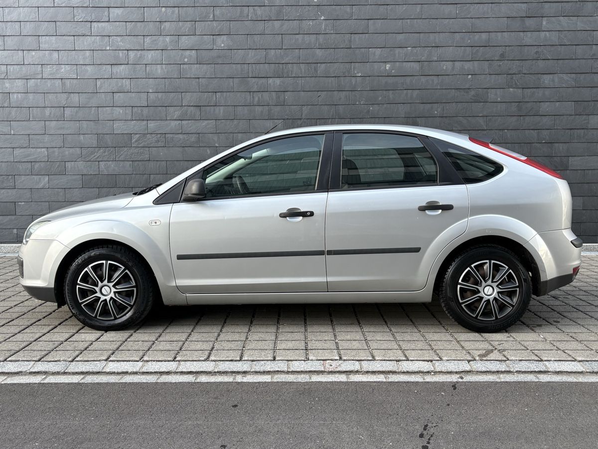 Ford Automobili: Ford Focus 1.4 Silb. 5-trg. mit rest MFK – Usato da Oetwil am See venduto da tomacar 3