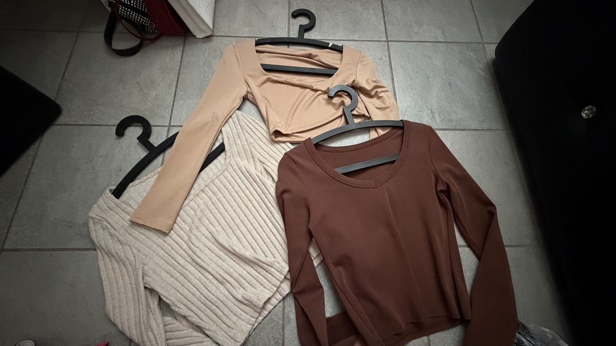Stradivarius Lotti di vestiti: diverse maglie marroni – Usato da Pregassona venduto da beatricee0