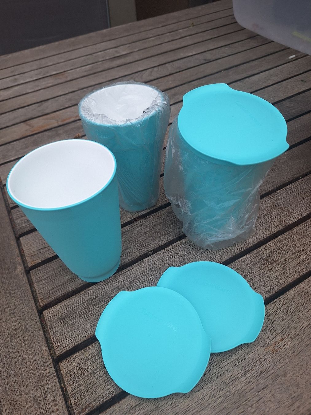 Tupperware Contenitori & Simili: Tupperware Tumbler Becher mit Deckel 3 Stück – Nuovo (secondo la descrizione) da Aarau venduto da Chillkrot
