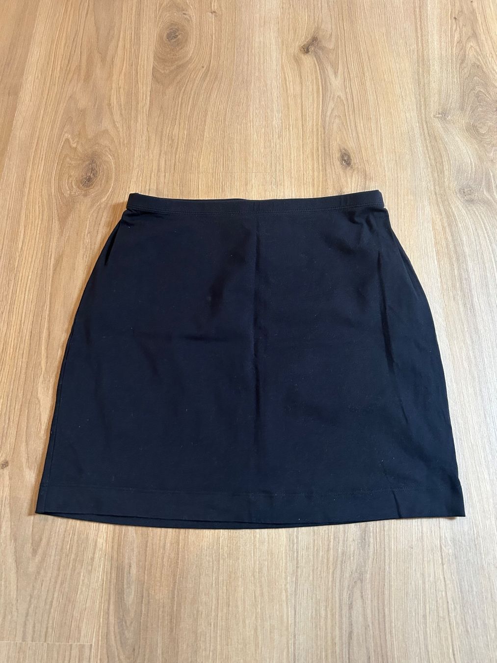 Gonne: Jupe noir moulante longueur normale H&M – Usato da Delémont venduto da elena_neuhaus