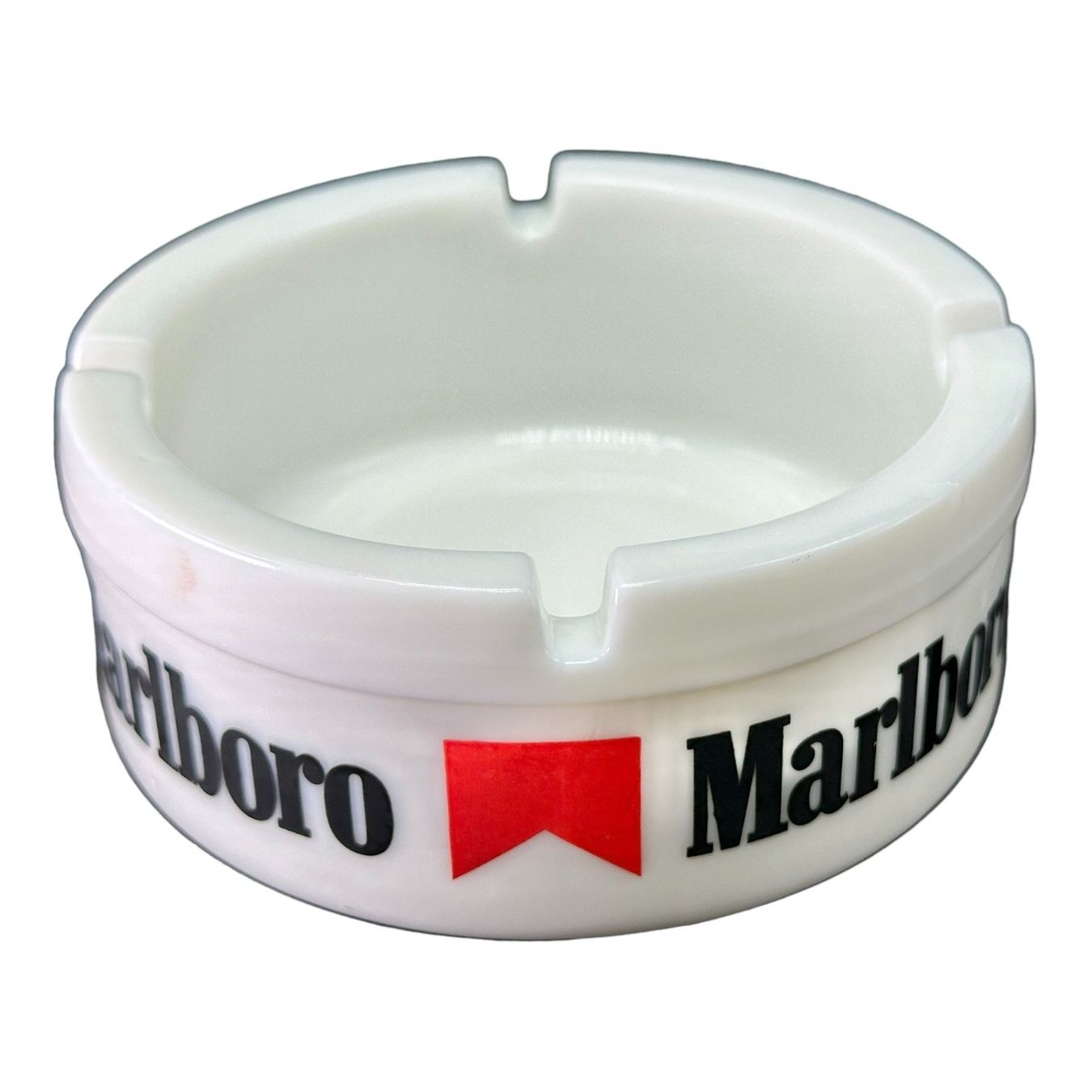 Marlboro Portacenere: Cendrier Marlboro en opaline blanche – Usato da Morges venduto da deco.vintage 3