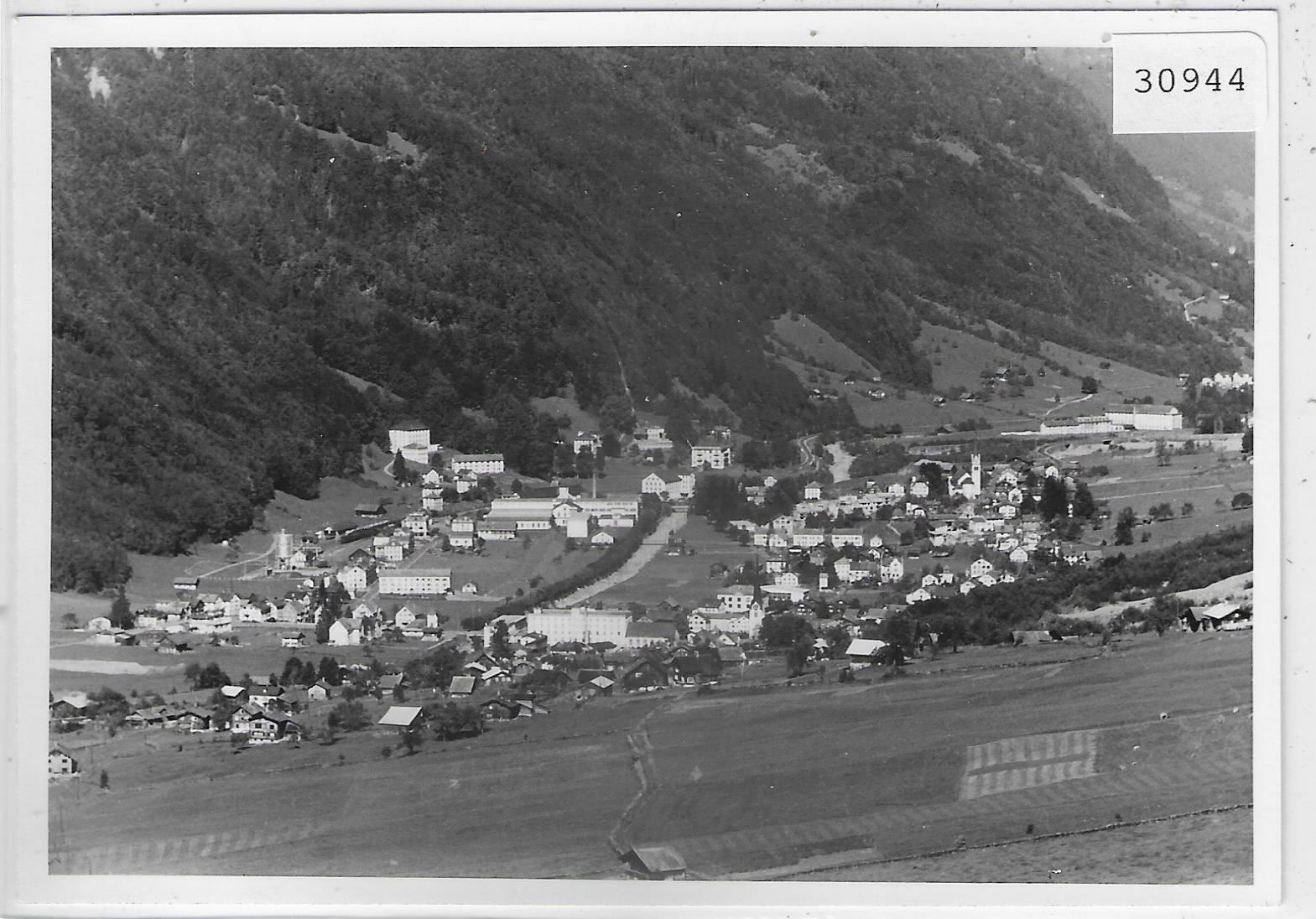 Cartoline postali: Flugaufnahme Linthal Generalansicht – Usato da Ettingen venduto da Kartenplanet