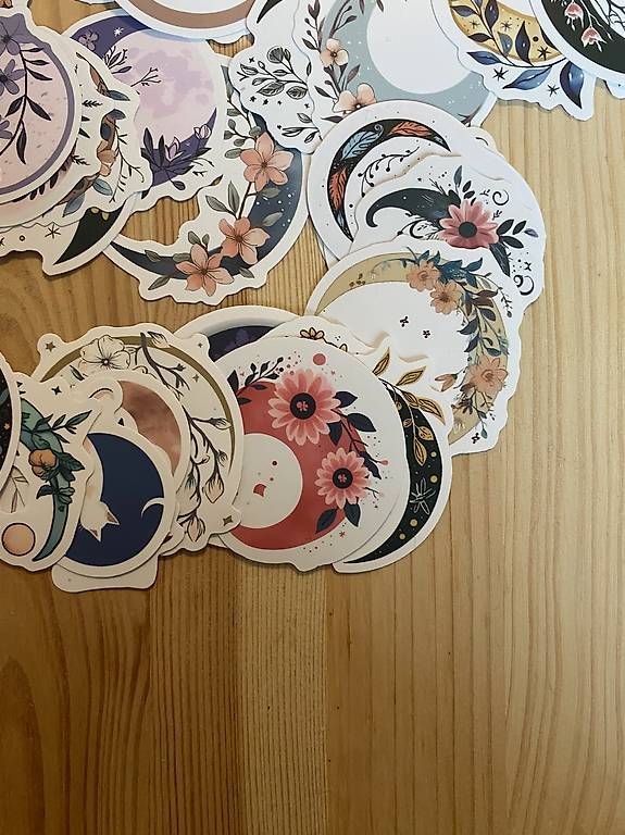 Aufkleber: Stickerset Mond und Katzen – Gebraucht aus Herisau von Flips0463 2
