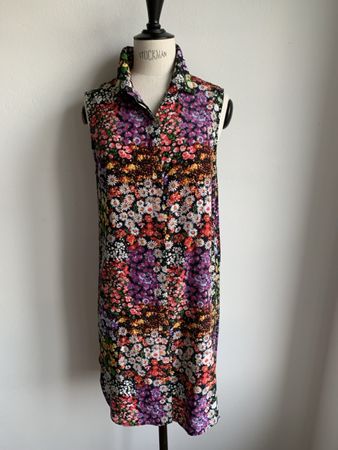 EQUIPEMENT: Neues Seidenkleid in herrlichem Blumenmuster