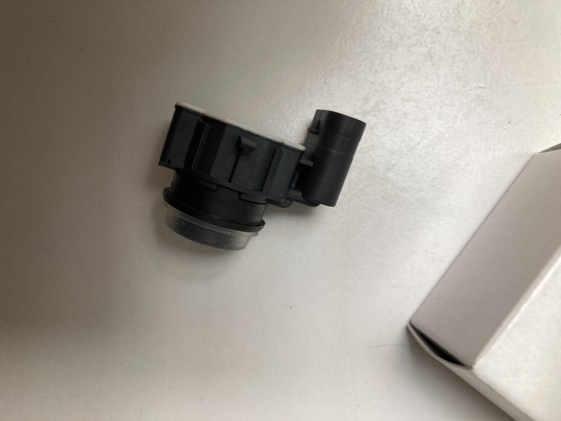 Jeep Tutti pezzi di ricambio auto: Jeep Renegade Parktronik Sensor 52101370 – Nuovo e nell'imballaggio originale da Cham venduto da WB2223 2