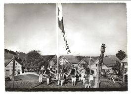 Trogen (AR) Kinderdorf Pestalozzi - Fahnenaufzug - Reigen