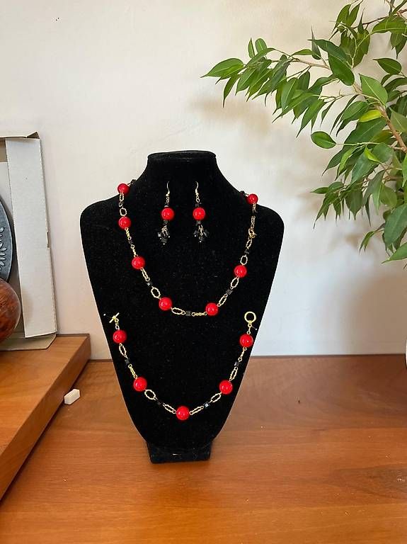Colliers: Parure de bijou tramsformable – Neuf avec emballage d'origine à Saxon par 363_tl2c