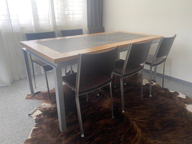 Set di tavolo e panche: Esstisch mit 6 passenden Lederstühlen – Nuovo (secondo la descrizione) da Pfaffhausen venduto da stepober 1