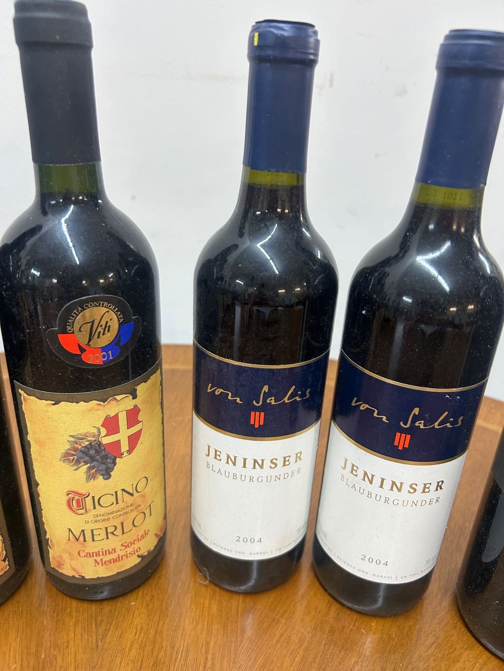 Wein: 13 Flaschen Rotwein Schweiz – Gebraucht aus Zürich von Levelart 2