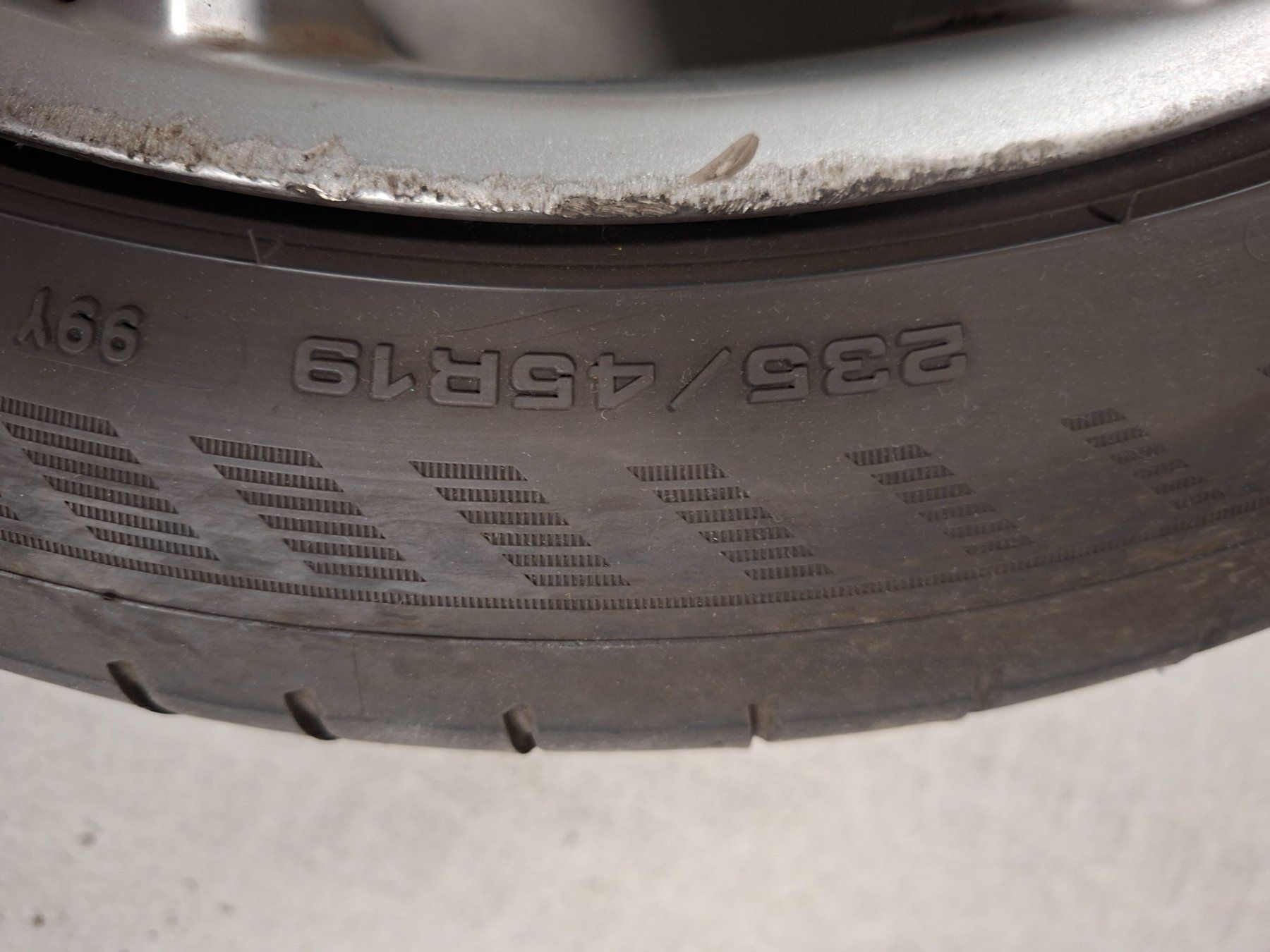 BMW Pneumatici & Ruote complete: Leichtmetallfelgen mit Sommerpneu – Usato da Altwis venduto da nis_nrh6 1