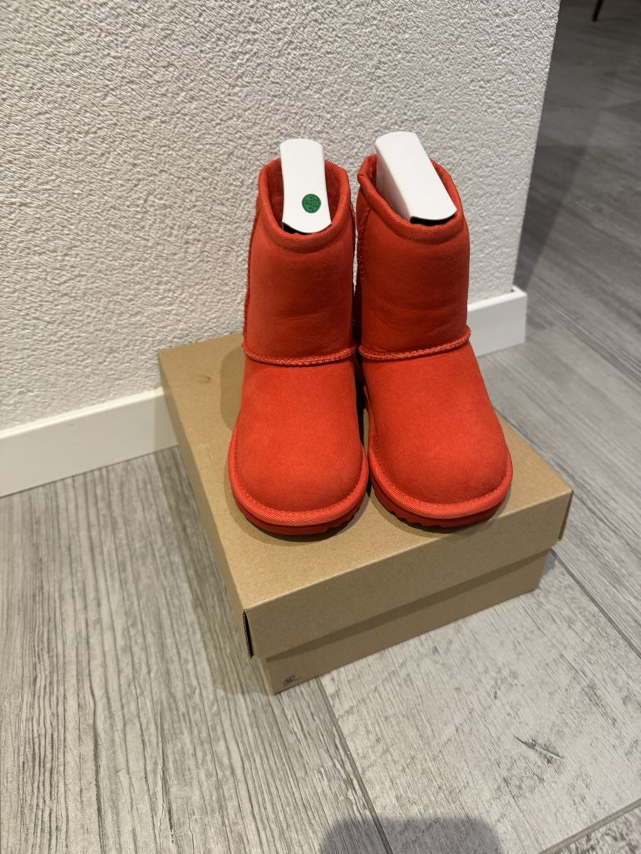 Ugg Scarpe per ragazzi: Ugg Rouge enfant Taille 25 neuve – Nuovo e nell'imballaggio originale da Mézières FR venduto da gae_6vl5 1