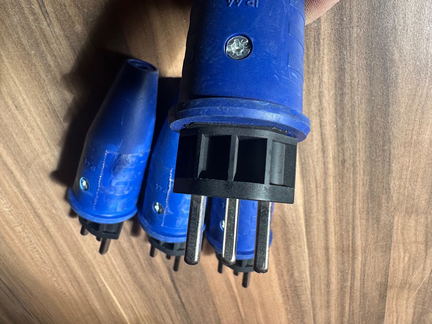 Spine: 4.Stk Stecker T23 Neu – Usato da Huttwil venduto da Bolpa 4