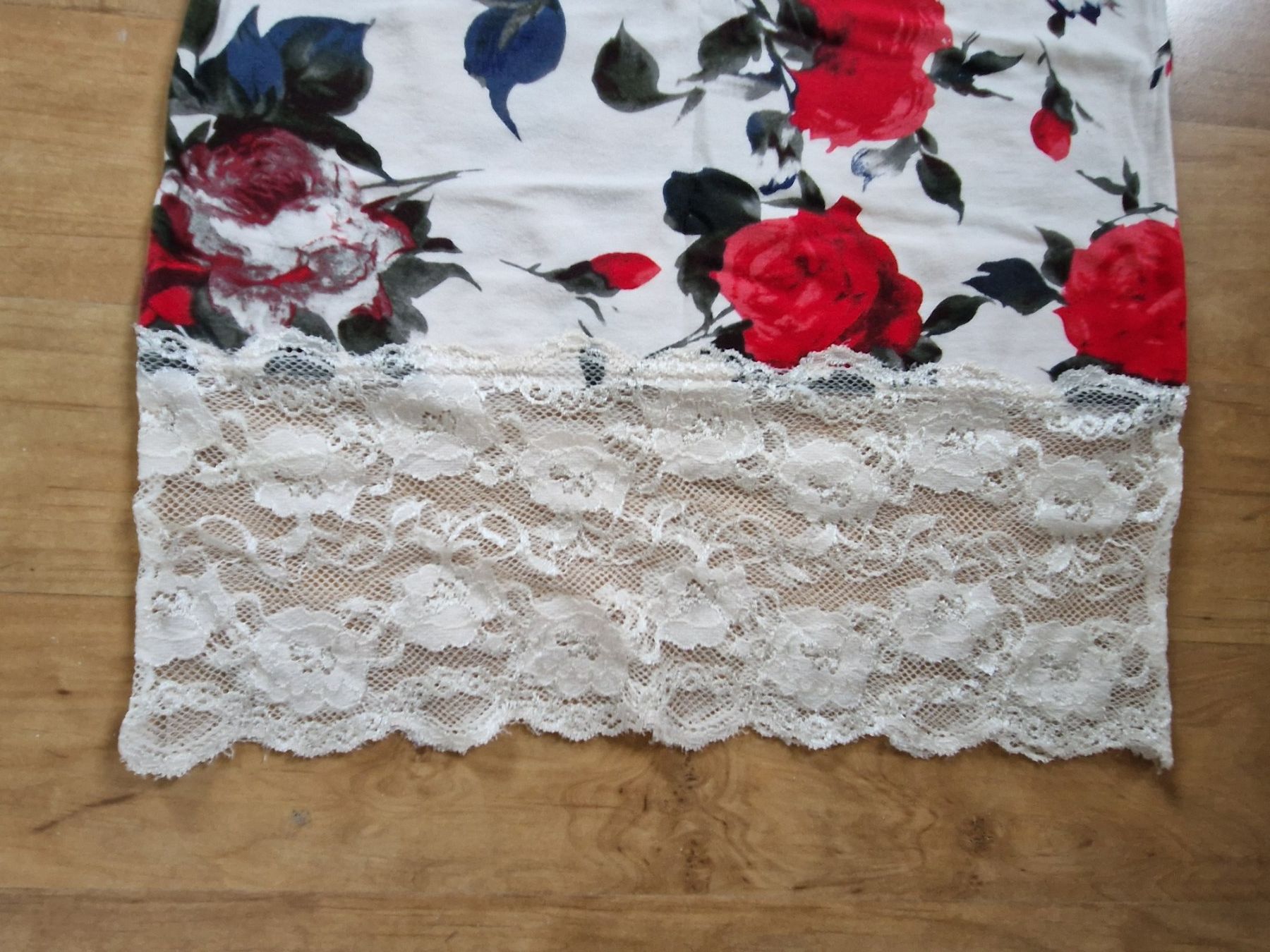 Camicette, T-shirt & Top: Sommerliches Top mit Spitze, Grösse 36 – Usato da Weggis venduto da Oswadan 2