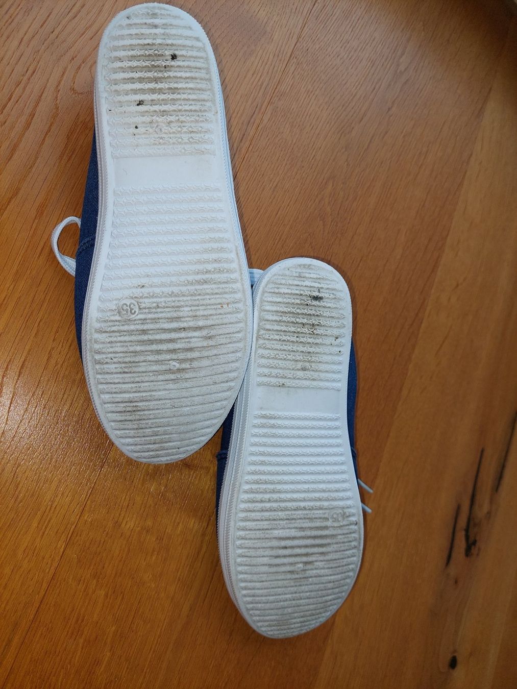 Scarpe per ragazze: Stoffschuhe Gr. 35 – Usato da Bözberg venduto da Zimt104 1