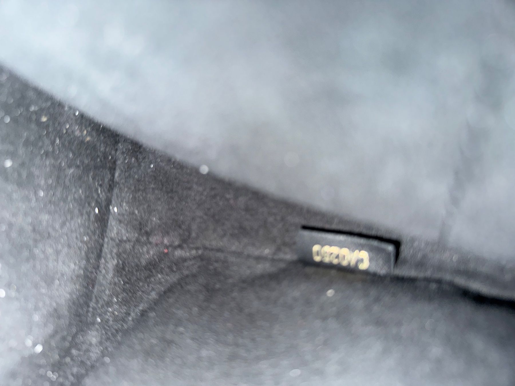 Louis Vuitton Borse da donna: Louis Vuitton V Tote Empreinte noir – Usato da Nänikon venduto da Belle1605 8