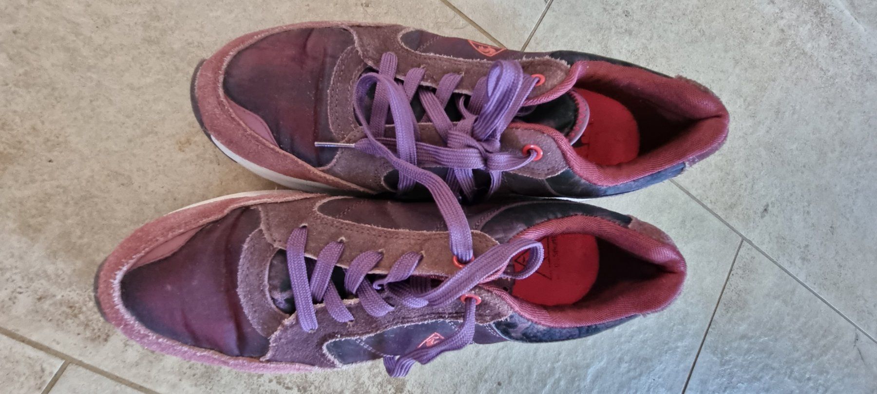 Scarpe da donna: Turnschuhe gr.40 – Usato da Grossdietwil venduto da GNOM313
