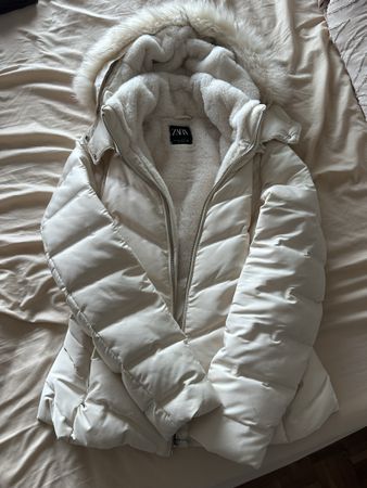 Veste doudoune Zara blanche fourrure capuche taille L