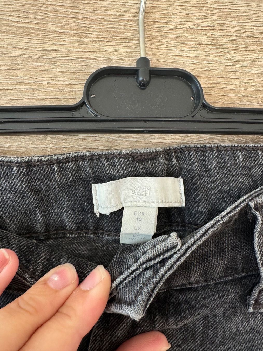 H&M Jeans: Jeans trendy noir – Gebraucht aus Montreux von Iza_81199 3