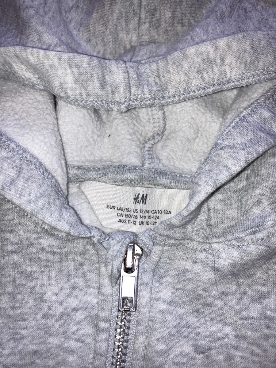 H&M Pulls et sweat-shirts: Grauer Kaputzen Pullover •H&M• Gr.146/152 sportlich,basic – D'occasion à Morschach par leonie87 1