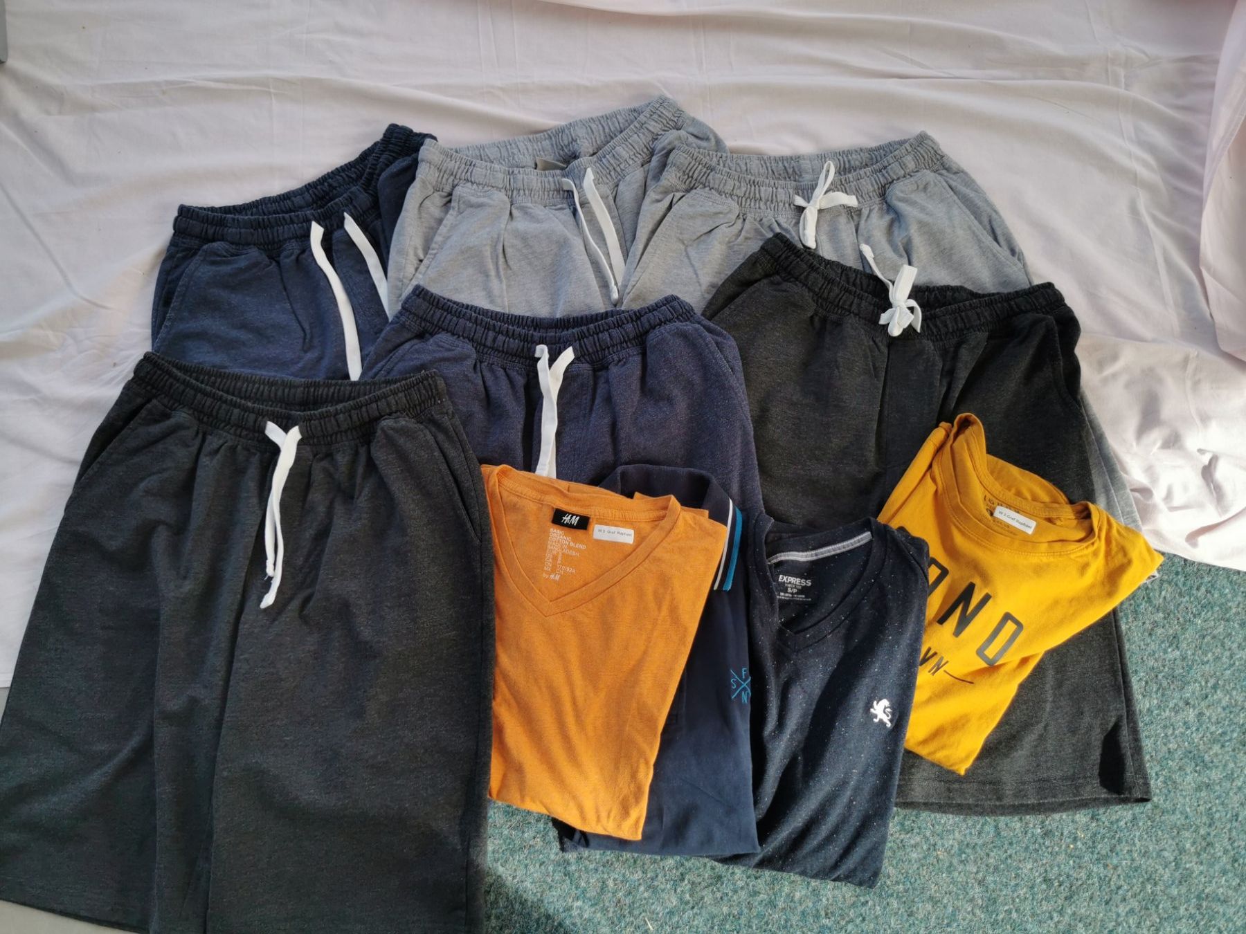 Lots de vêtements: Kleider Paket s – D'occasion à Schafisheim par nachteule73