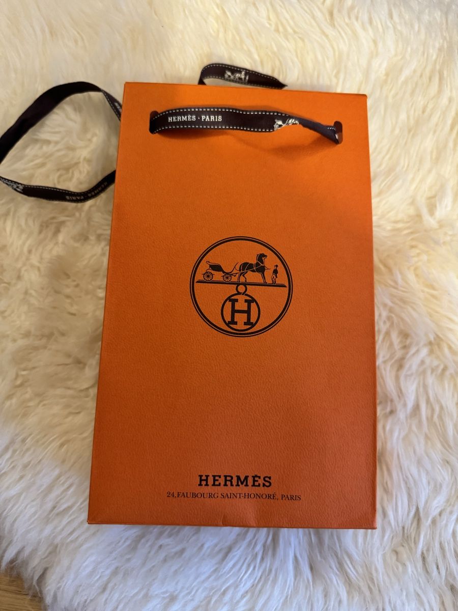 Hermès Taschen für Damen: Hermes Papiertasche – Neu (gemäss Beschreibung) aus Lausanne von Meganelausanne