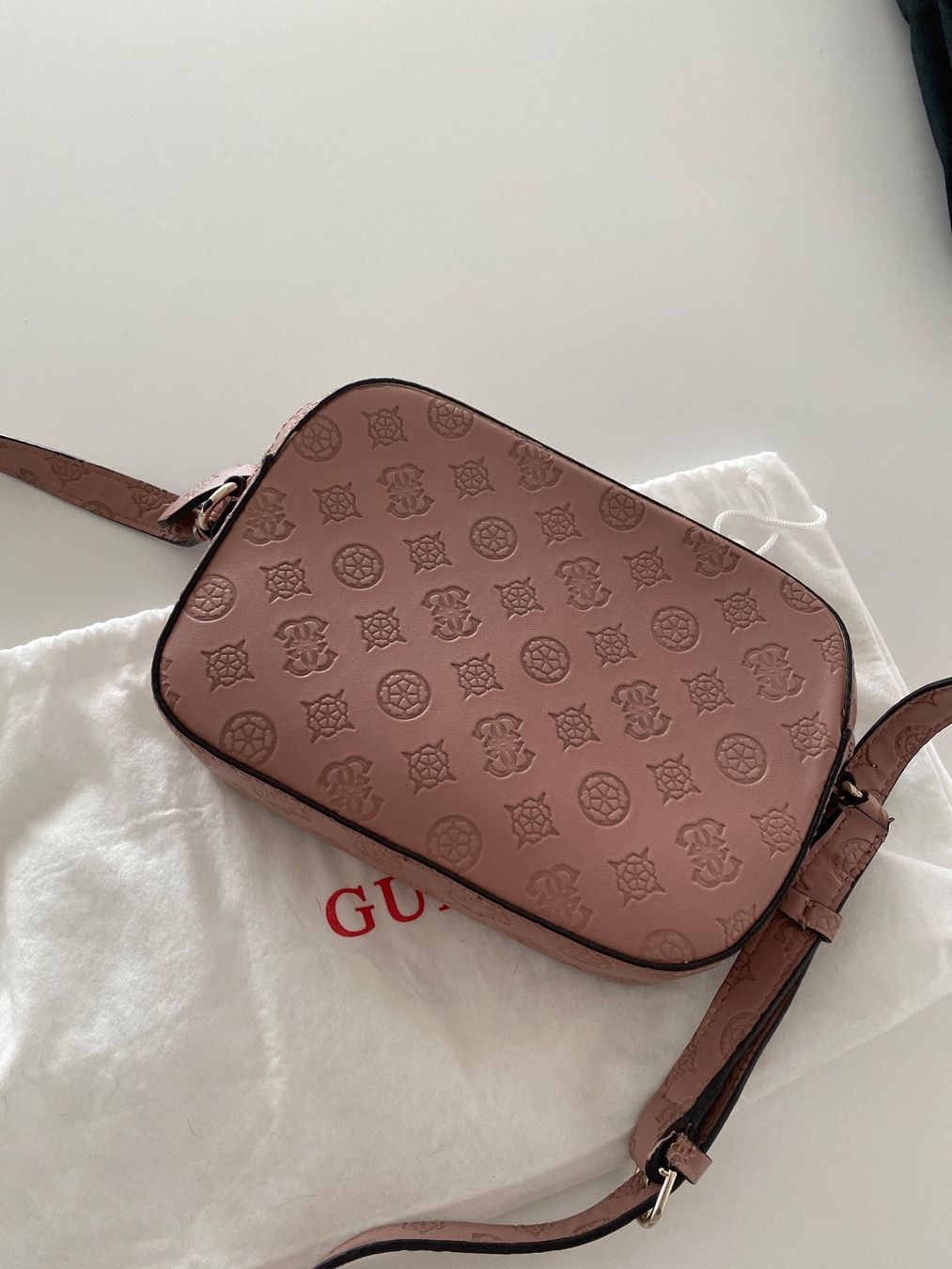 Guess Borse da donna: Guess Umhängetasche – Usato da Spiez venduto da Primrose2013 1