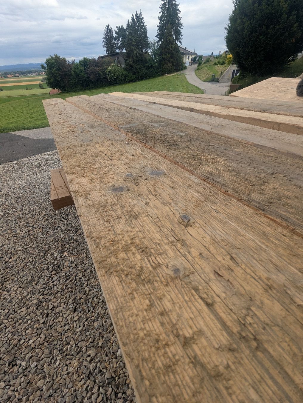 Articoli in legno: Altholz Bretter – Usato da Lyss venduto da Philipp.Leibundgut 1