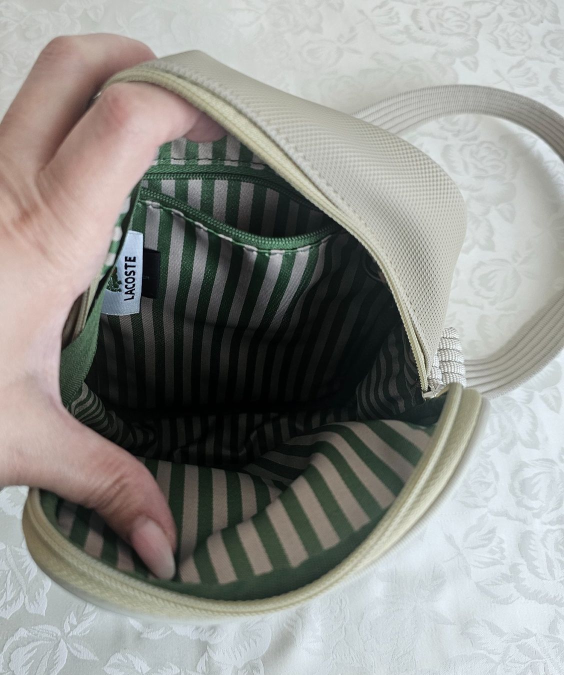 Lacoste Taschen: *LACOSTE *Original Umhängetasche – Gebraucht aus Bronschhofen von Xena37 7