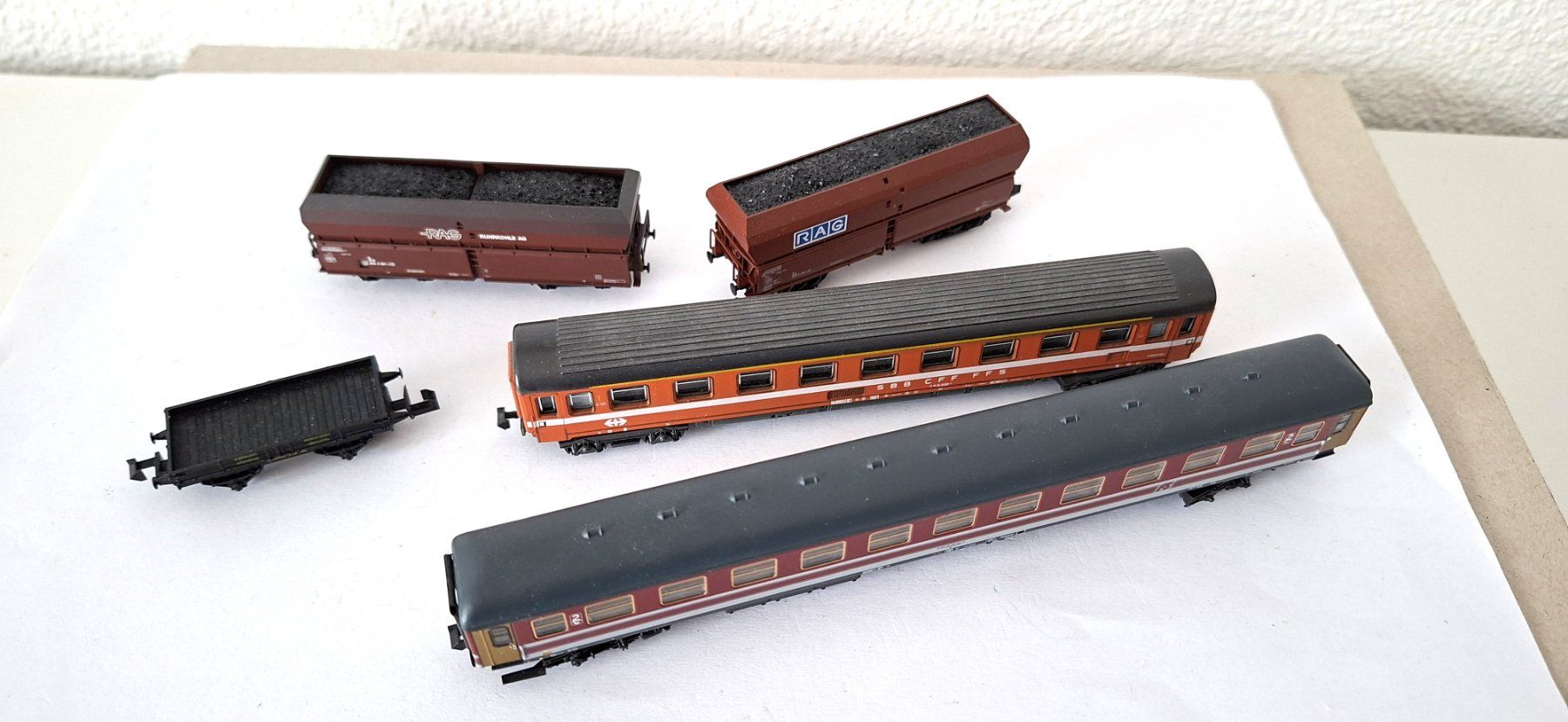 Trix Modellini di ferrovie: Minitrix usw. 5 Wagen für  Bastler – Difettoso da Biberist venduto da Ntrains 3