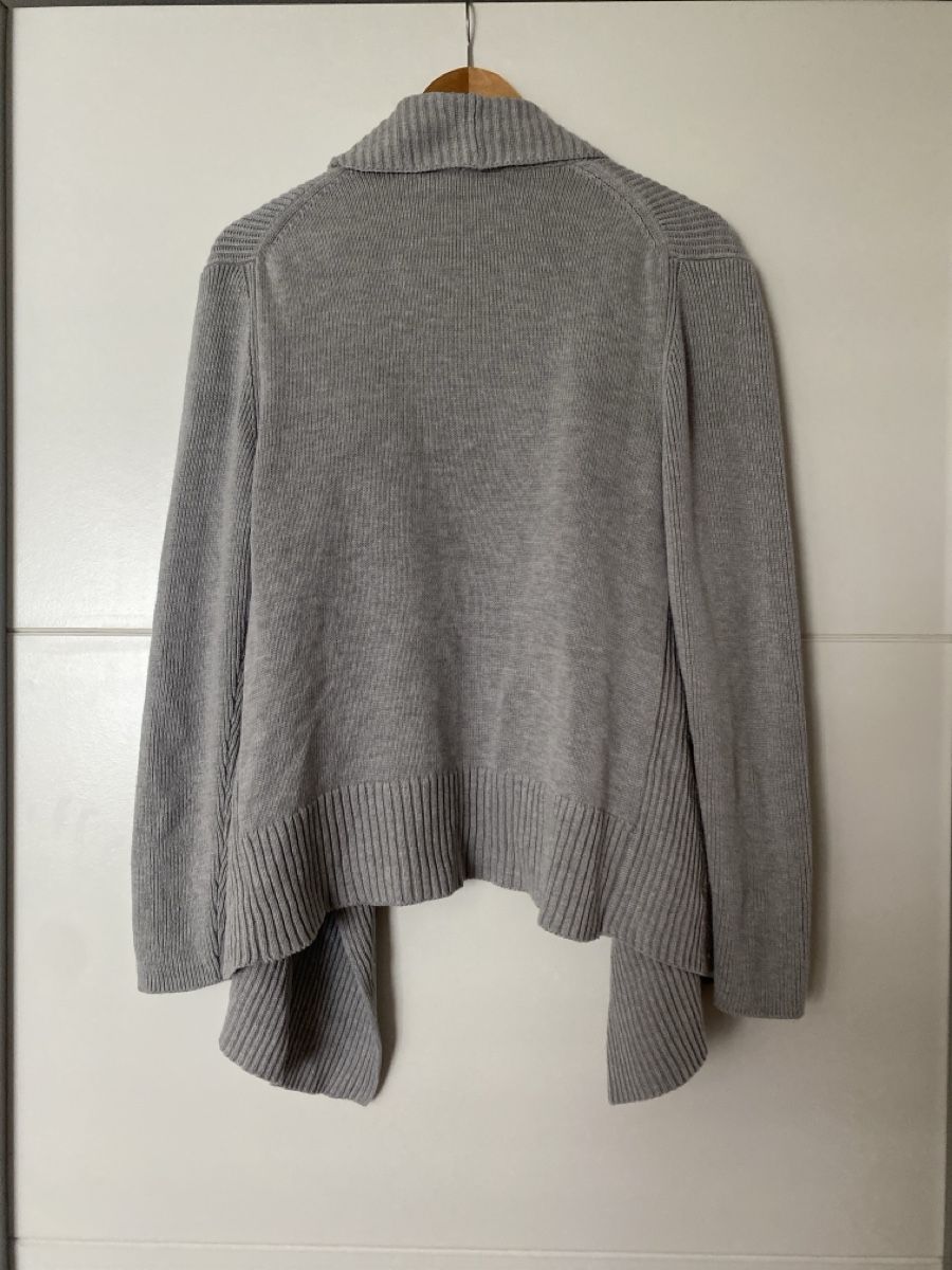 Vestes: Damen Strickjacke grau Grösse M  – D'occasion à Alpnach Dorf par melbb 1