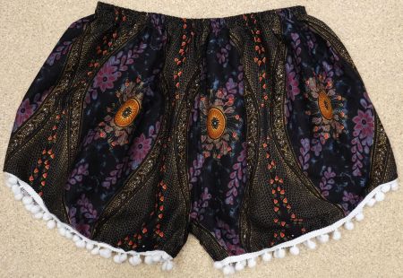 Shorts kurze Strandhose Festival Hose aus Viskose mit Pompon