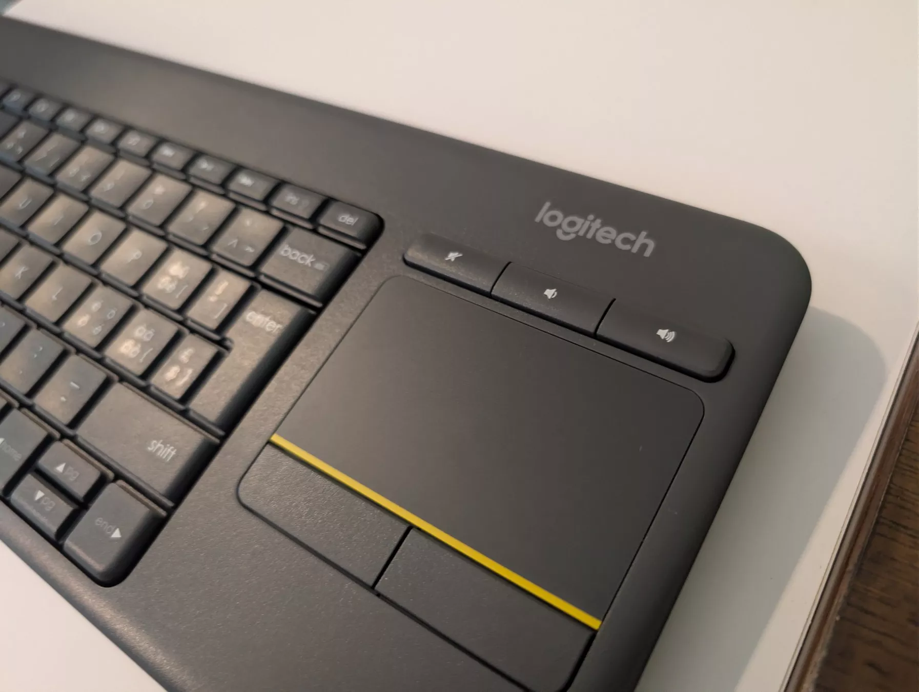 Logitech : Logitech Wireless Touch Keyboard K400 PLUS mit Touchpad Maus – Neuf avec emballage d'origine à Thun par Freeduu 1