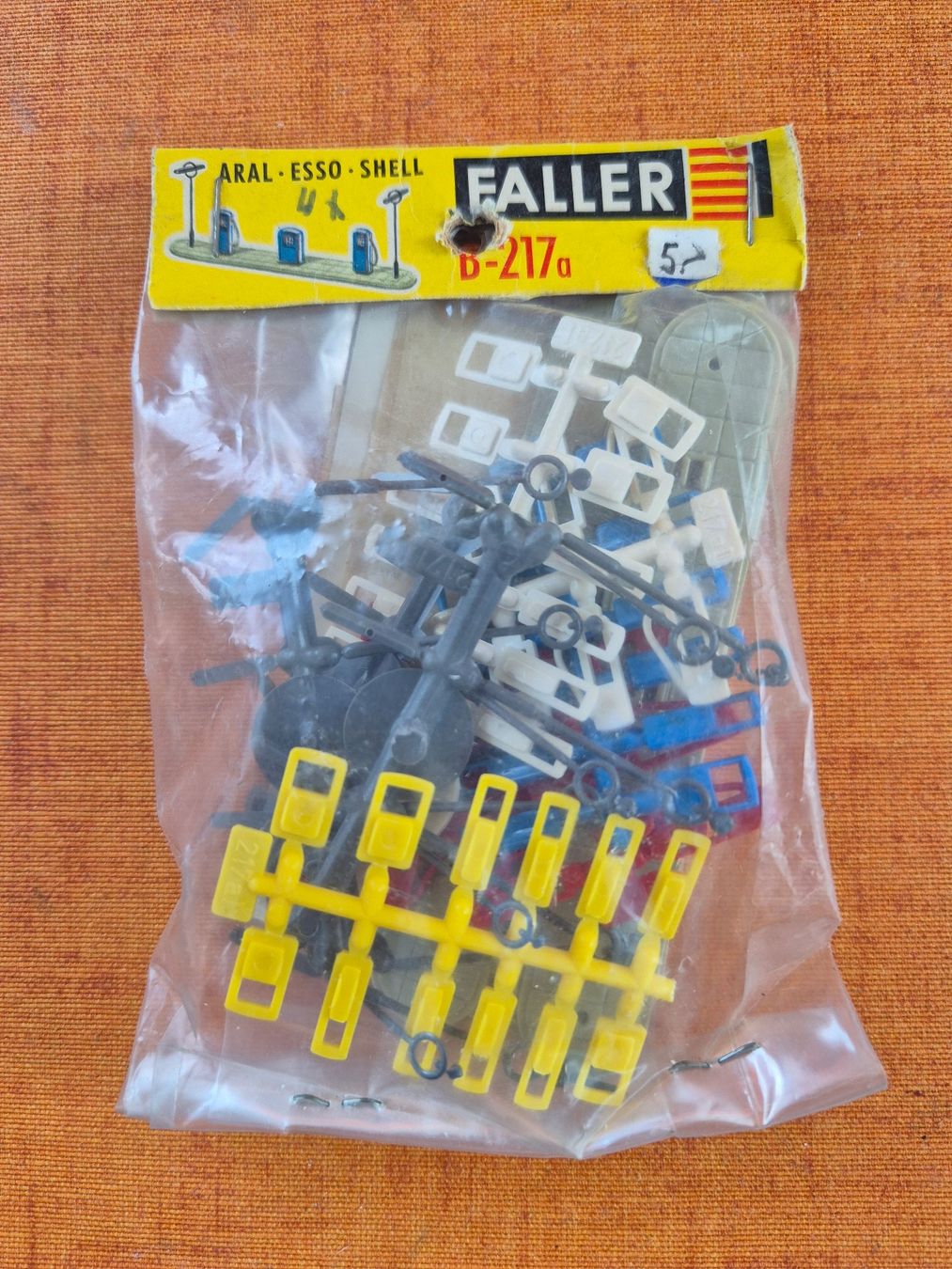 Noch Modelleisenbahnen: Faller Tankstelle Aral - Esso - Shell – Neu und originalverpackt aus Würenlos von sul_cm8q