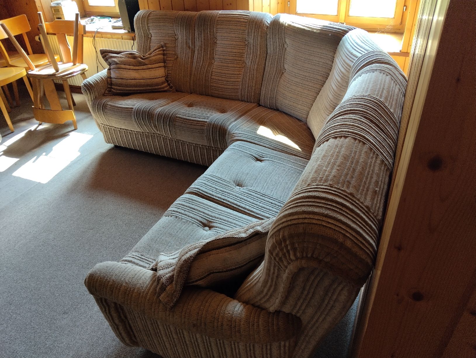 Divani: Altes Ecksofa mit Kissen – Difettoso da Brienz BE venduto da ThomysHobbyLobby 4