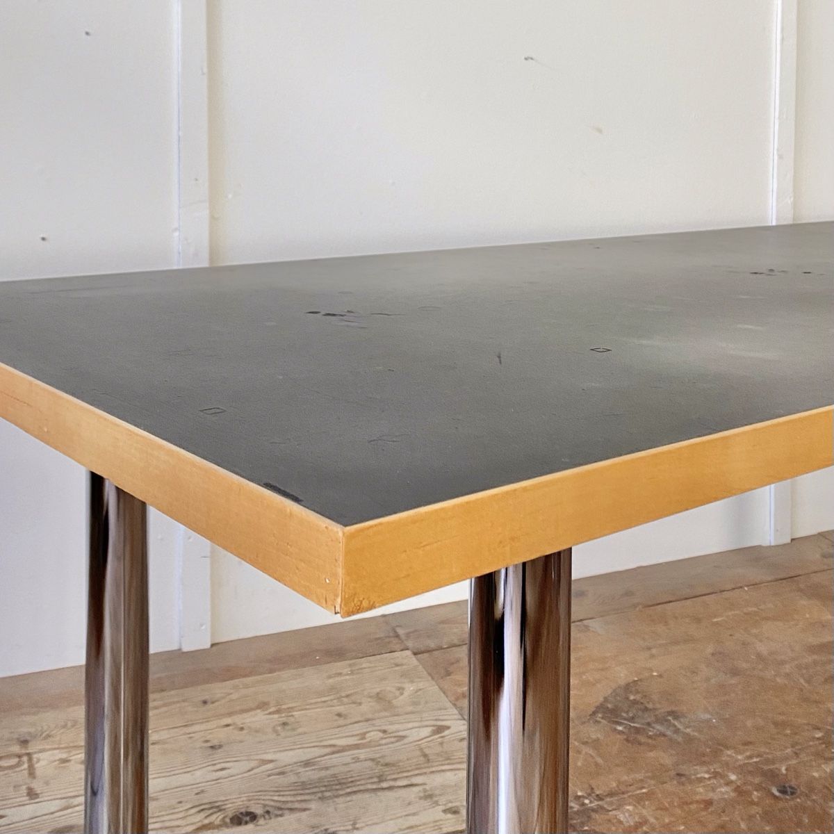 Tavoli: Oswald Linoleum Tisch Schreibtisch Sitzungstisch – Usato da Wetzikon ZH venduto da Deuxieme.shop 1